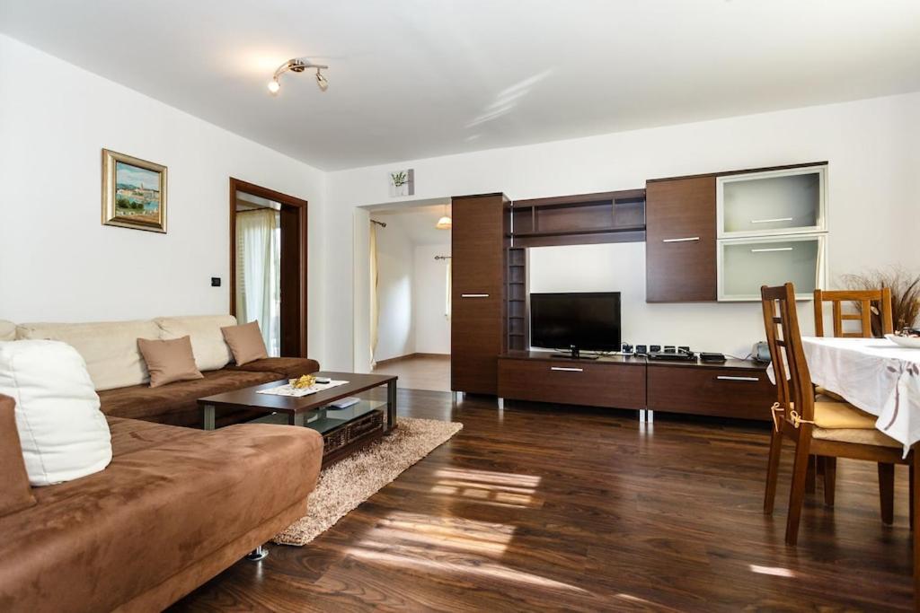 Premium Apartment Near Center And Beach With Parking Krk Town Exterior photo