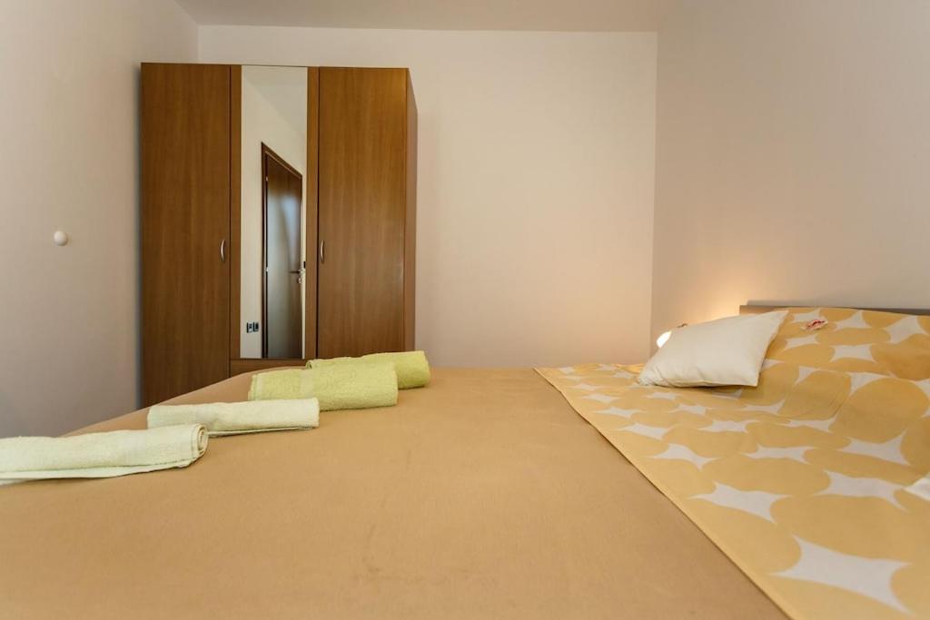 Premium Apartment Near Center And Beach With Parking Krk Town Exterior photo